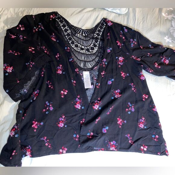 Time and True cover up. Black floral kimono One size - Picture 1 of 11